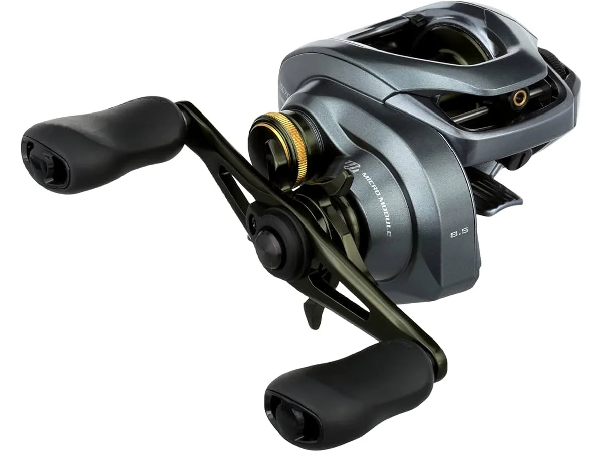 Shimano Curado DC 150 baitcasting reel on a white background